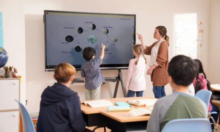 Sekolah Di Era Digital Tantangan Dan Peluang Pembelajaran