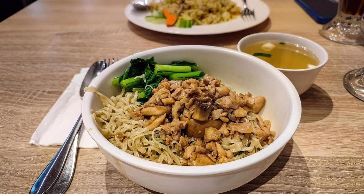 Bakmi VS Mie Pangsit: Apa Perbedaannya Dan Mana Jadi Favorit?