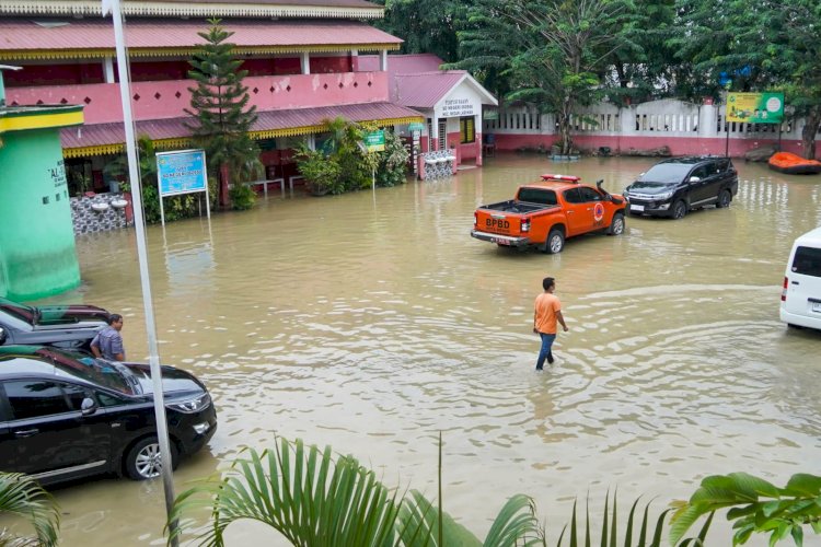 Banjir Di Medan Rendam Rumah Warga Dan Ganggu Transportasi
