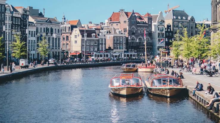 Menjelajahi Amsterdam: Tempat Wisata Ikonik Wajib Dikunjungi