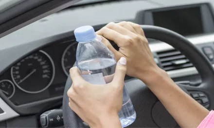 Air Minum Saat Perjalanan Jauh: Penting Menjaga Cairan Tubuh