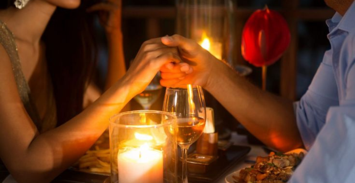 Candle Light Dinner: Suasana Hangat Untuk Momen Spesial